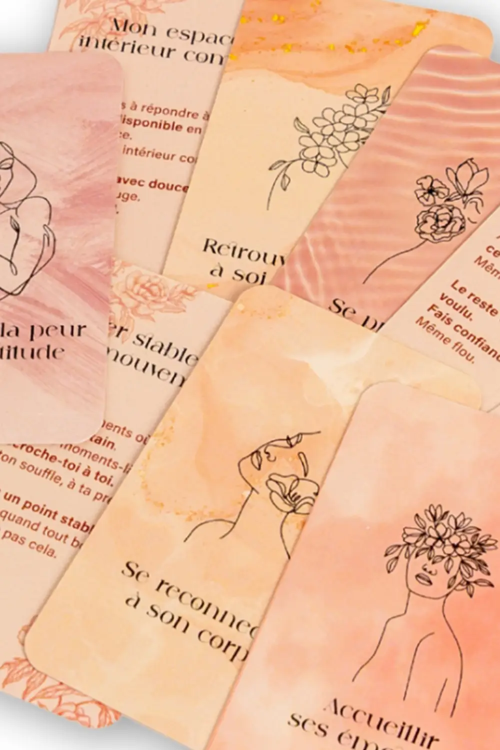 Cartes aux tons roses et pêche étalées, illustrées de fleurs et de silhouettes de femmes - collection Traitement en vente sur Toujours L, site pour femme atteinte de cancer